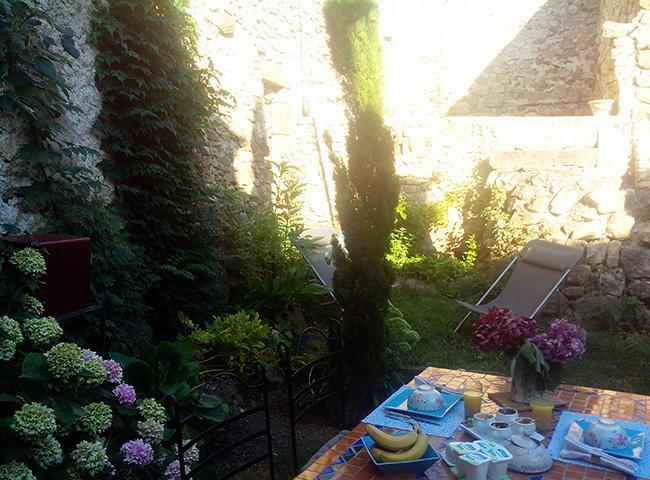 Bed and Breakfast Le Clos De La Source Le Bousquet-d'Orb Екстер'єр фото